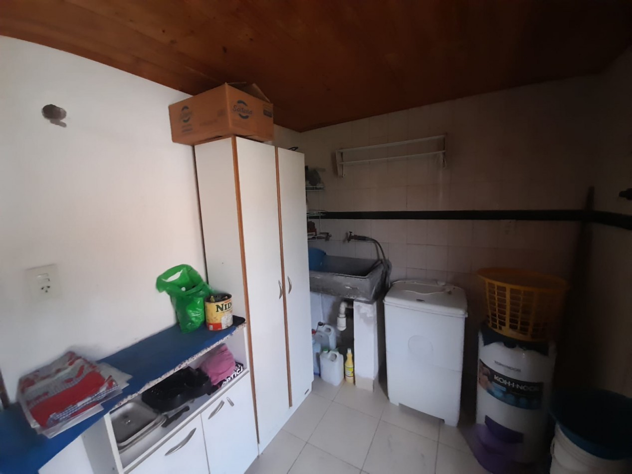 CASA EN MUÑECAS AL 2600 TERRENO 390 M2