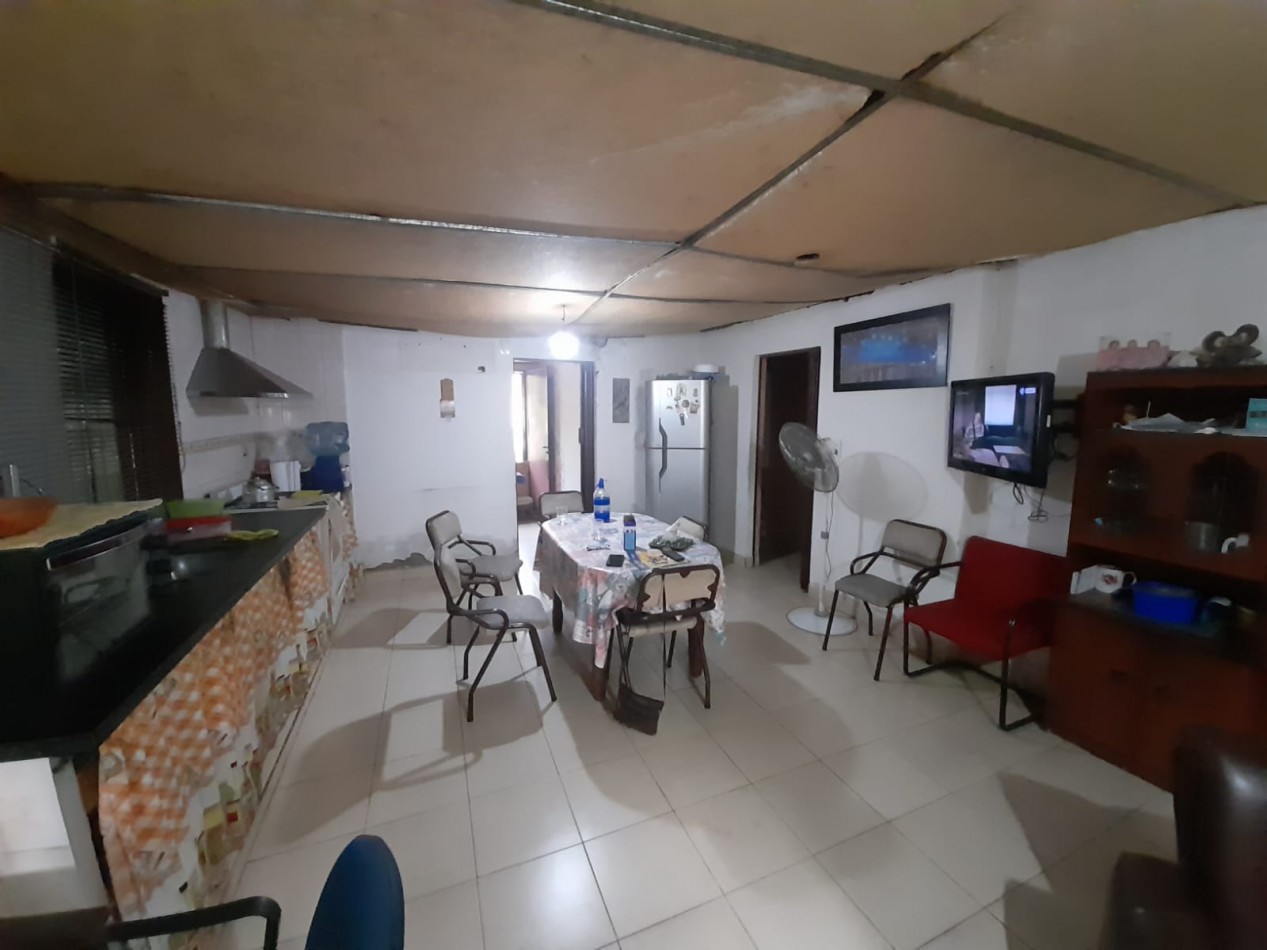 CASA EN MUÑECAS AL 2600 TERRENO 390 M2