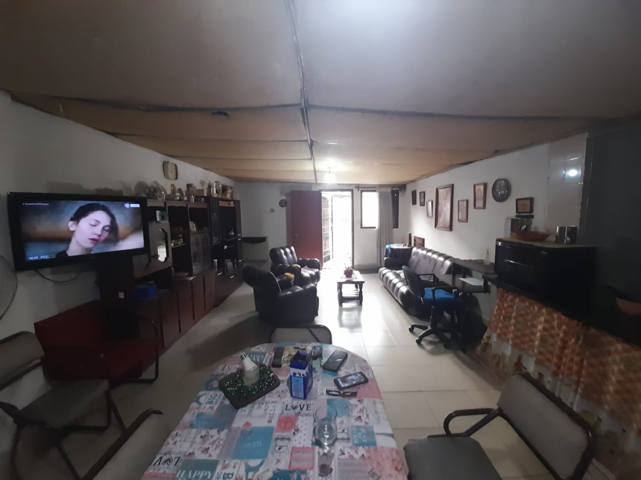 CASA EN MUÑECAS AL 2600 TERRENO 390 M2