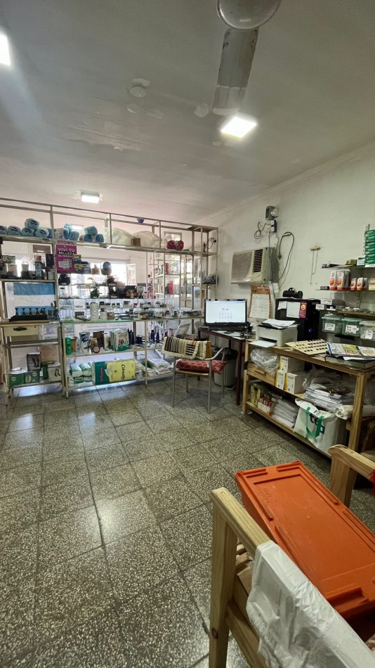 CASA CON LOCAL COMERCIAL EN BARRIO INDEPENDENCIA
