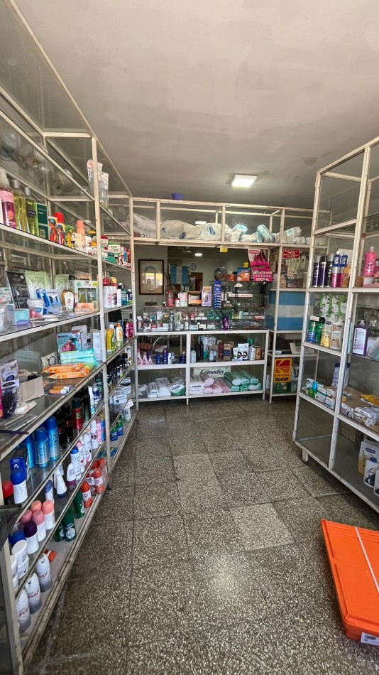 CASA CON LOCAL COMERCIAL EN BARRIO INDEPENDENCIA