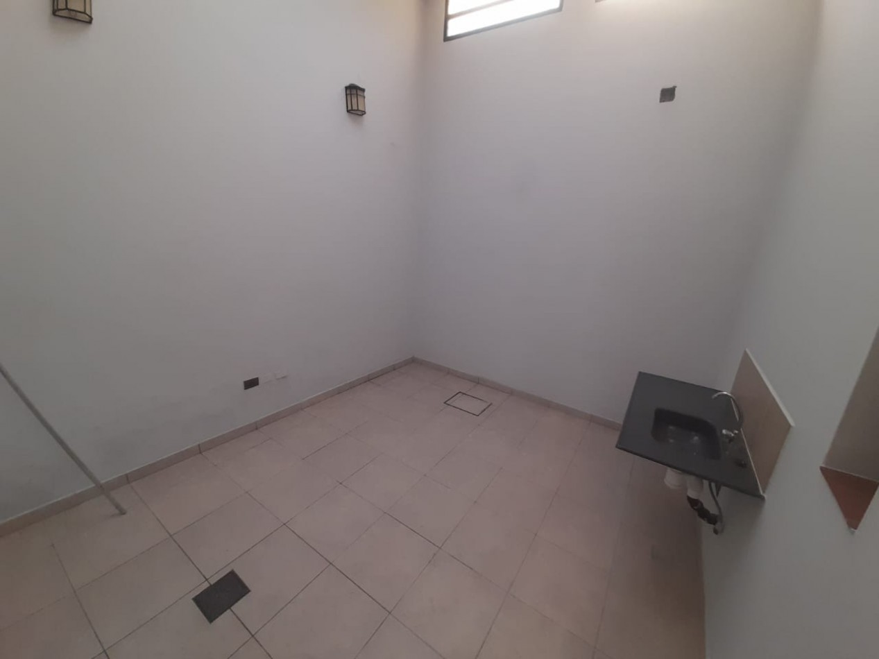LOCAL COMERCIAL A ESTRENAR EN LA RIOJA AL 600 BARRIO SUR