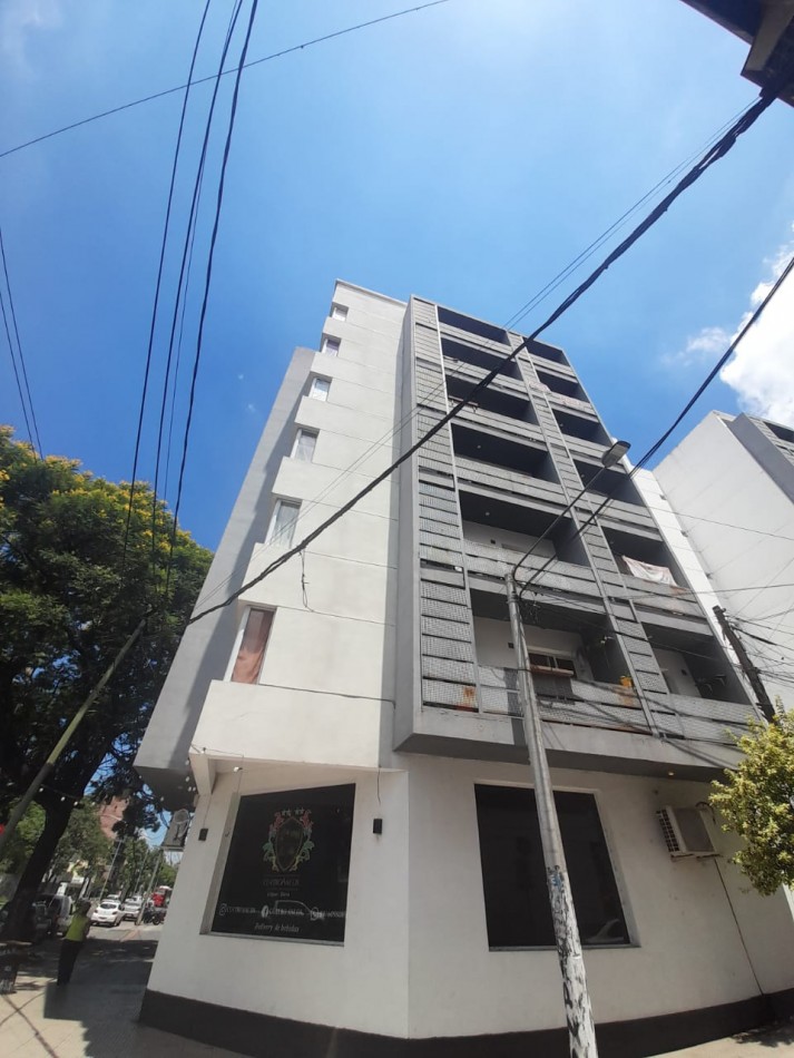 MONOAMBIENTE AMPLIO Y LUMINOSO AVENIDA ALEM 555 PISO 5 BALCON A LA CALLE