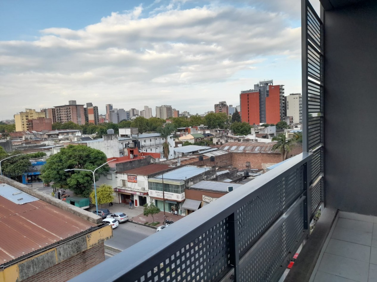 MONOAMBIENTE AMPLIO Y LUMINOSO AVENIDA ALEM 555 PISO 5 BALCON A LA CALLE