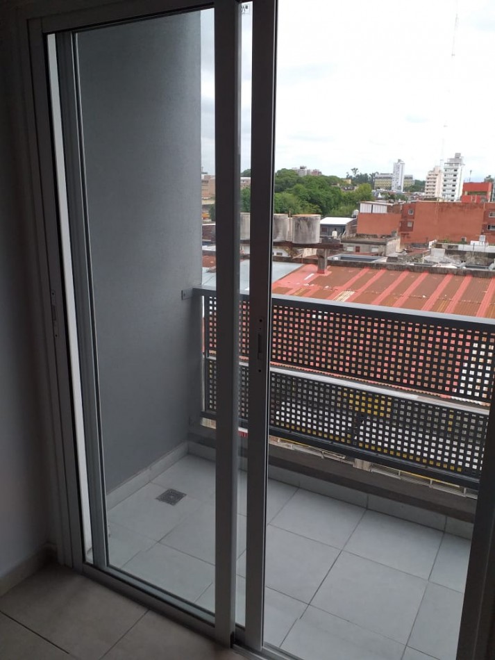 MONOAMBIENTE AMPLIO Y LUMINOSO AVENIDA ALEM 555 PISO 5 BALCON A LA CALLE