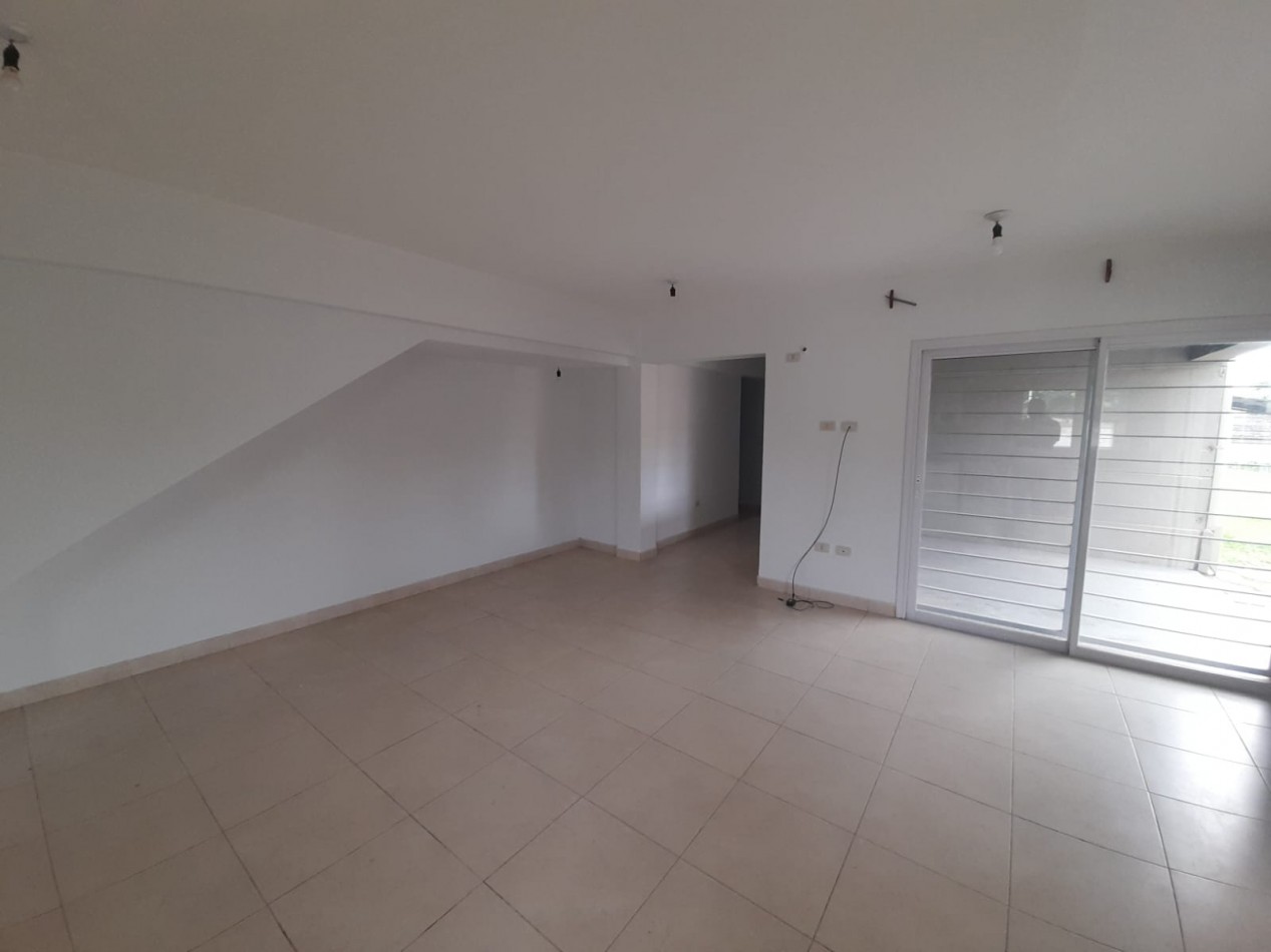 CASA EN YERBA BUENA DE DOS DORMITORIOS EN BARRIO PROCREAR