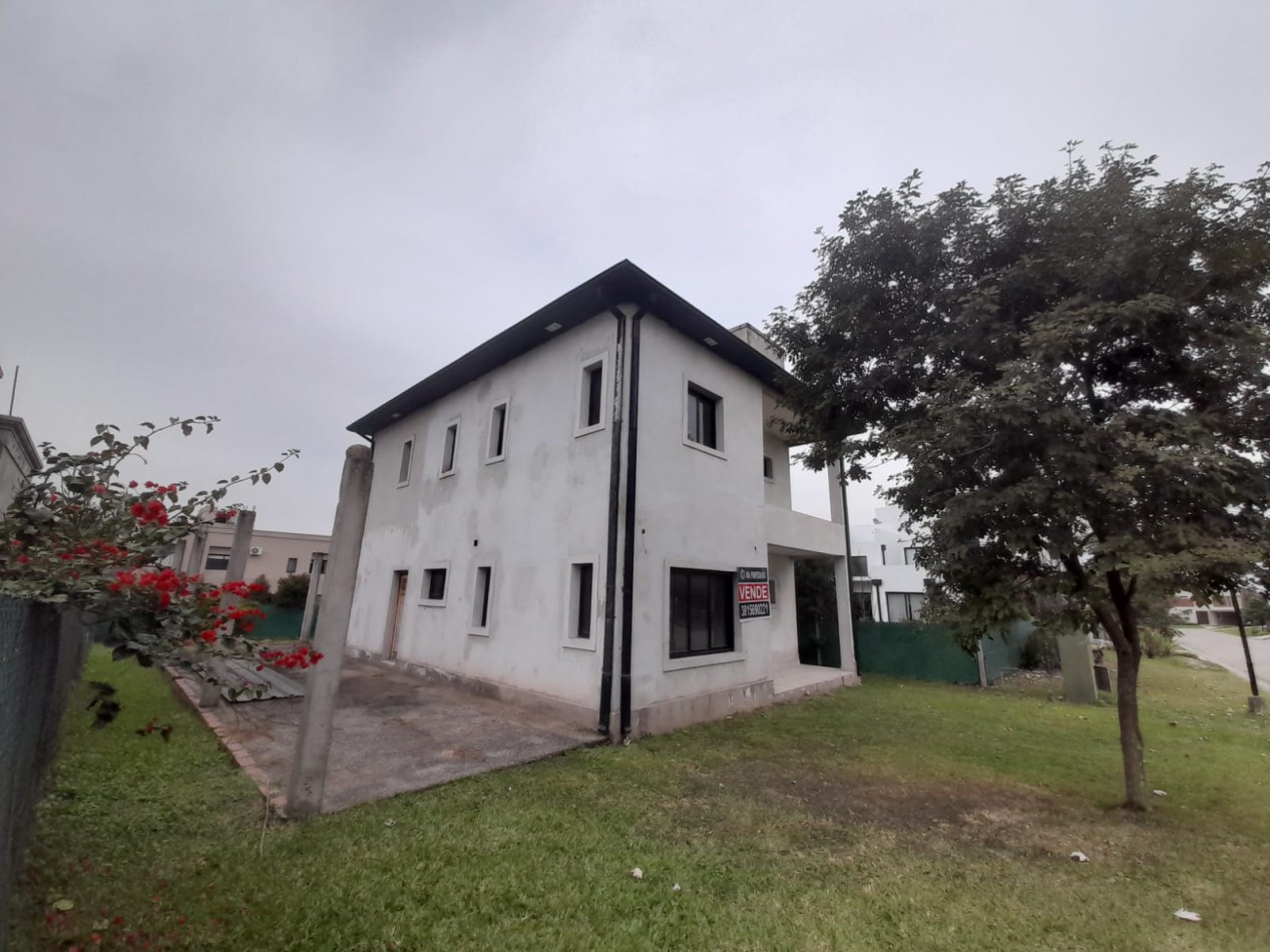 CASA EN YERBA BUENA A TERMINAR BARRIO ALTO VERDE 1 DE TRES DORMITORIOS