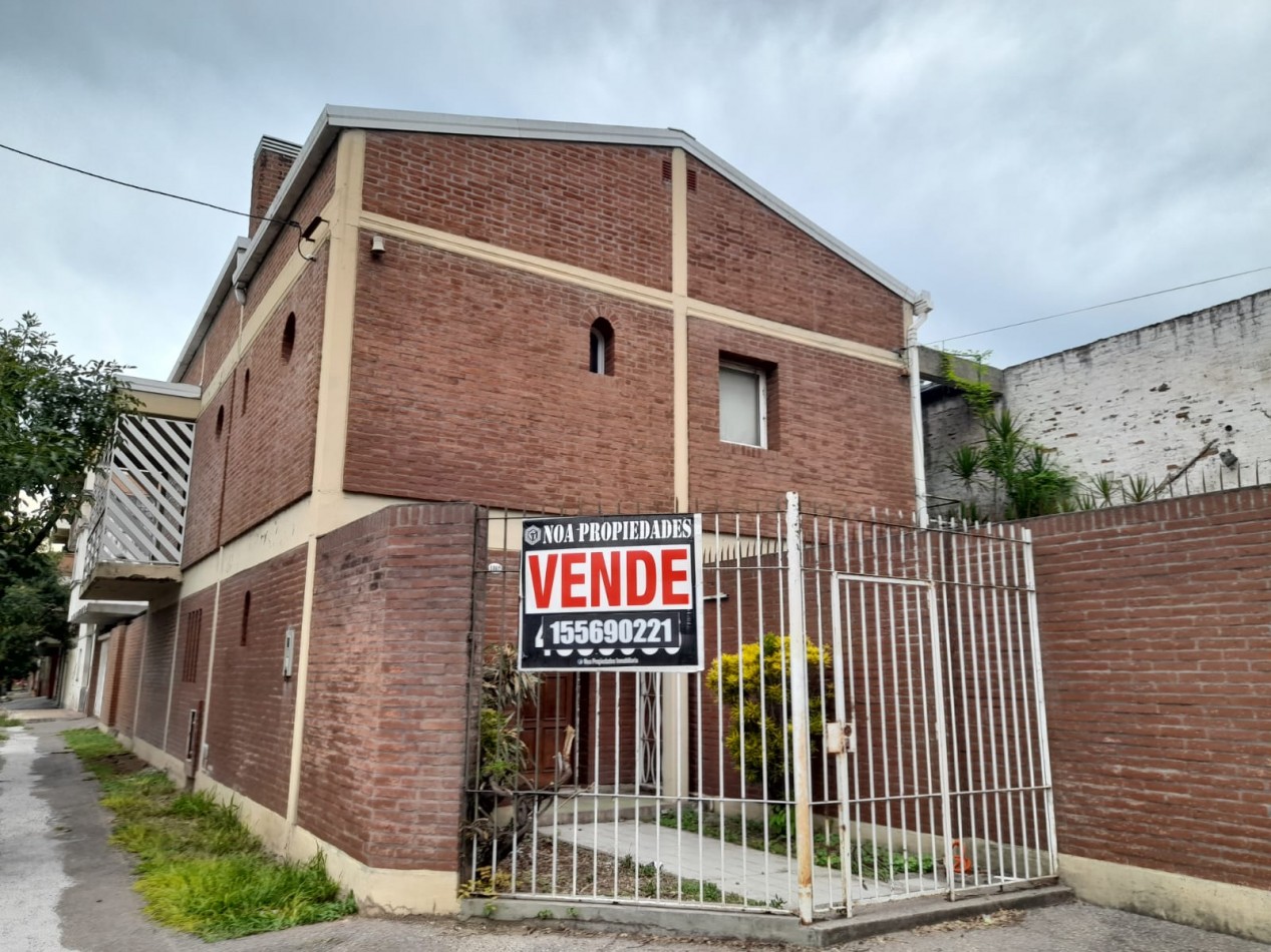CASA ESQUINA CRISOSTOMO ALVAREZ Y FRIAS SILVA A METROS DEL PARQUE AVELLANEDA