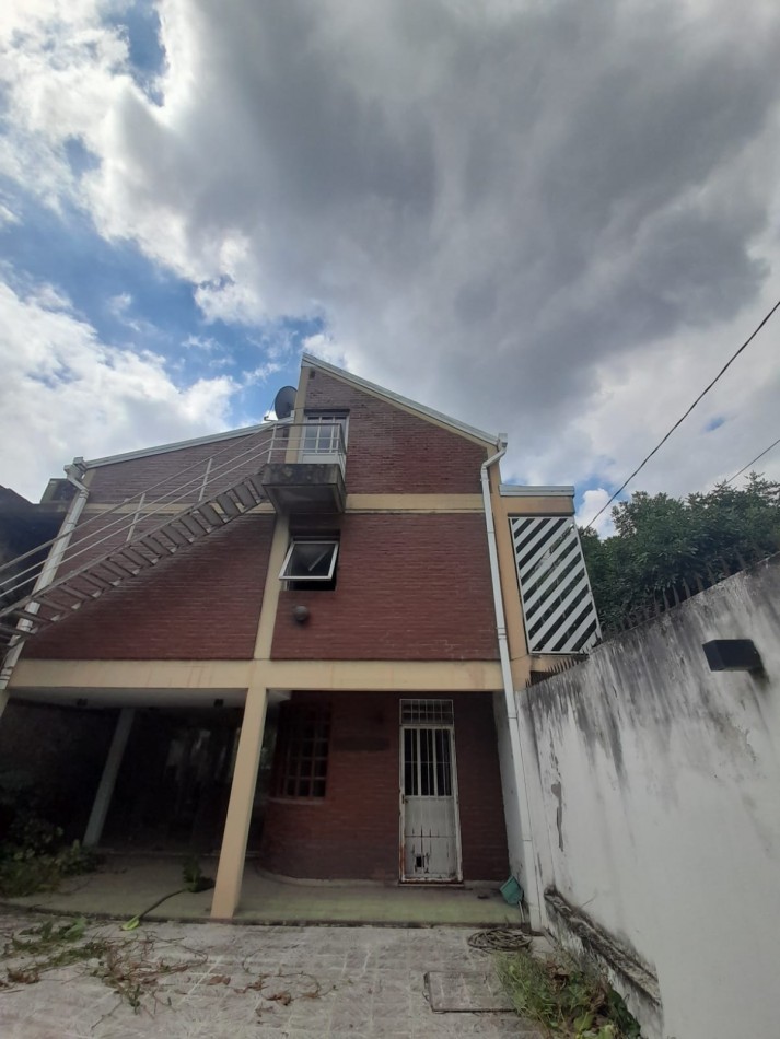 CASA ESQUINA CRISOSTOMO ALVAREZ Y FRIAS SILVA A METROS DEL PARQUE AVELLANEDA