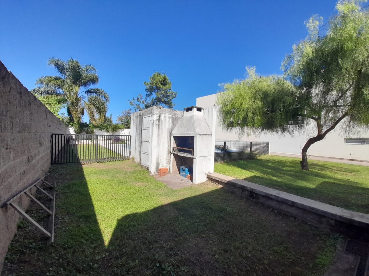 DUPLEX 2D CON COCHERA, COMPLEJO CERRADO HOLMBERG 1800