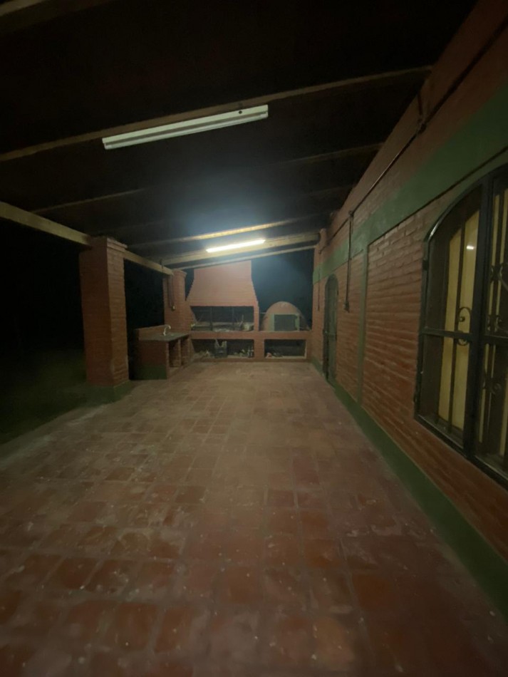 CASA QUINTA CON UNA HECTAREA Y MEDIA EN ESTACION ARAOZ A 30 MINUTOS DEL CENTRO