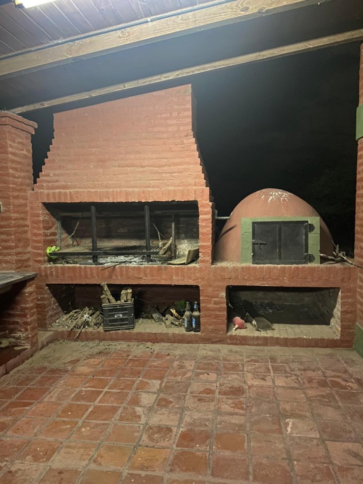 CASA QUINTA CON UNA HECTAREA Y MEDIA EN ESTACION ARAOZ A 30 MINUTOS DEL CENTRO