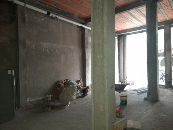 Local comercial tres plantas en Avenida Mitre 755