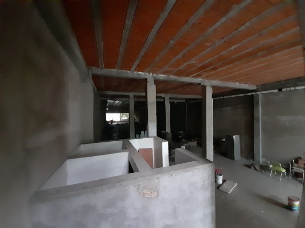 Local comercial tres plantas en Avenida Mitre 755