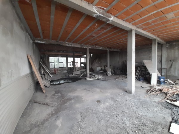 Local comercial tres plantas en Avenida Mitre 755