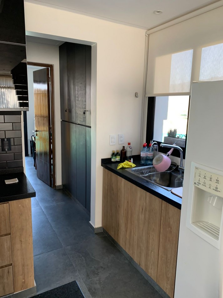Hermosa casa en Barrio Cerrado Fincas del Manantial sobre Avenida Solano Vera