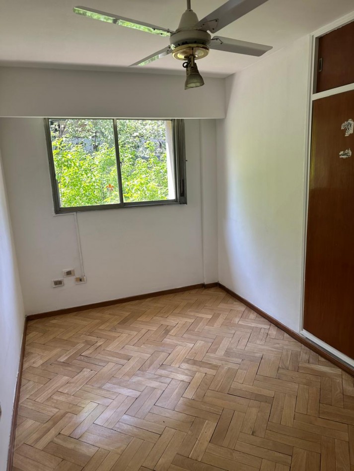 Departamento 4 dormitorios con patio en Catamarca al 400