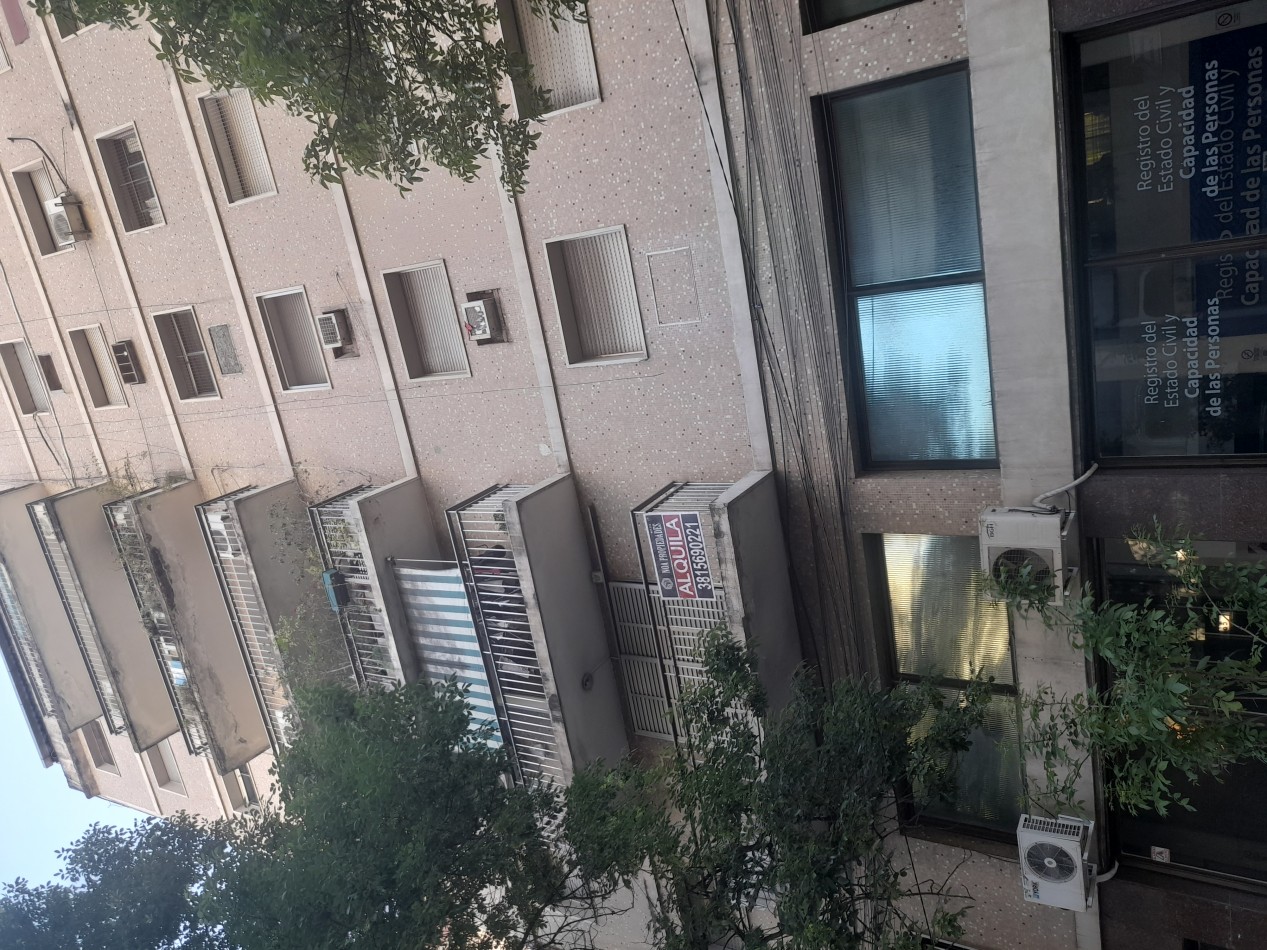 Departamento 4 dormitorios con patio en Catamarca al 400
