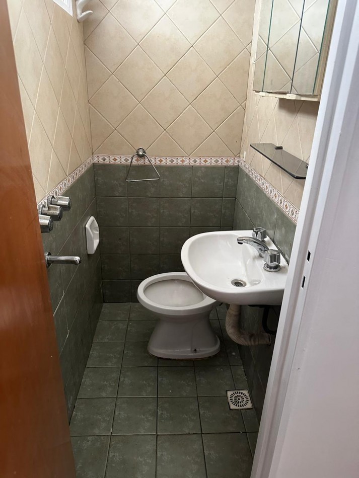Departamento 4 dormitorios con patio en Catamarca al 400