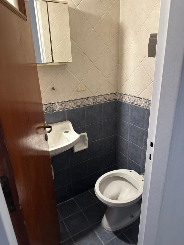 Departamento 4 dormitorios con patio en Catamarca al 400
