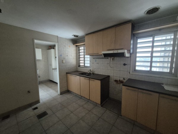 Departamento de tres dormitorios con cochera en Cordoba 450 apto credito hipotecario OPORTUNIDAD