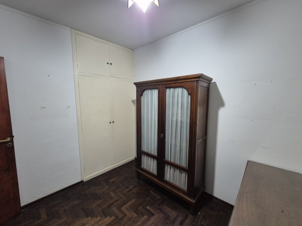 Casa de tres dormitorios en Barrio Kennedy con AA Split en todos los ambientes y pileta