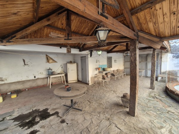 IMPORTANTE CASA ESQUINA EN MENDOZA Y JUAN LUIS NOUGUES