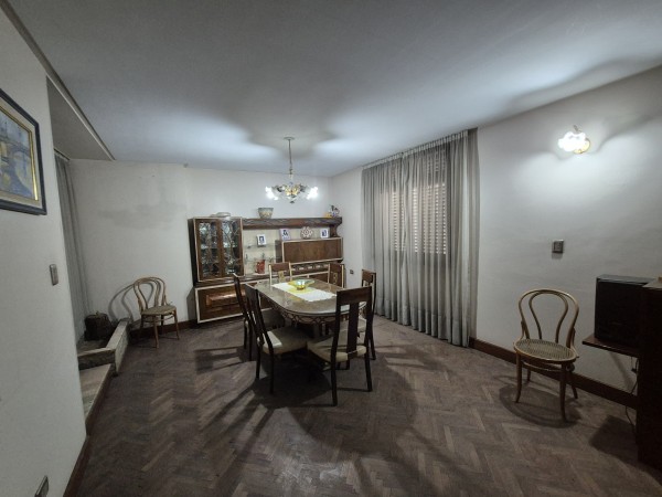 IMPORTANTE CASA ESQUINA EN MENDOZA Y JUAN LUIS NOUGUES