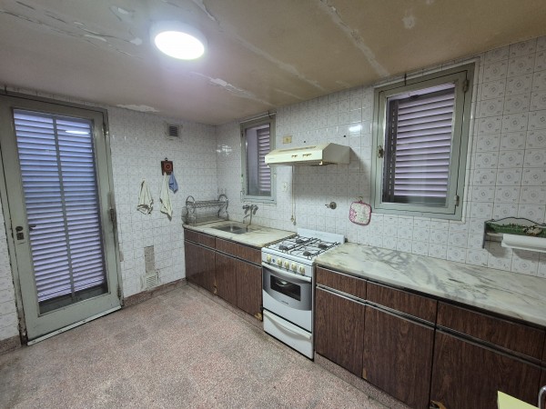IMPORTANTE CASA ESQUINA EN MENDOZA Y JUAN LUIS NOUGUES