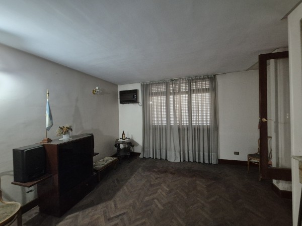 IMPORTANTE CASA ESQUINA EN MENDOZA Y JUAN LUIS NOUGUES