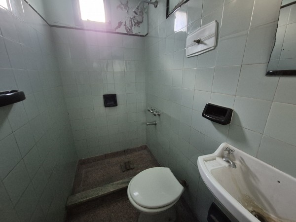 IMPORTANTE CASA ESQUINA EN MENDOZA Y JUAN LUIS NOUGUES