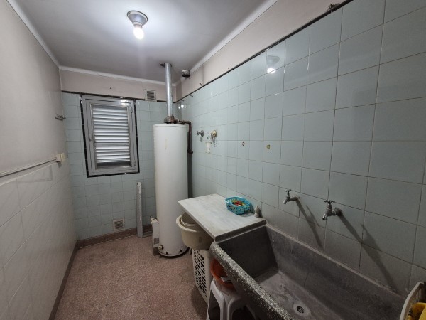 IMPORTANTE CASA ESQUINA EN MENDOZA Y JUAN LUIS NOUGUES