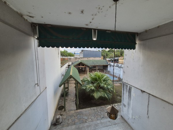 IMPORTANTE CASA ESQUINA EN MENDOZA Y JUAN LUIS NOUGUES