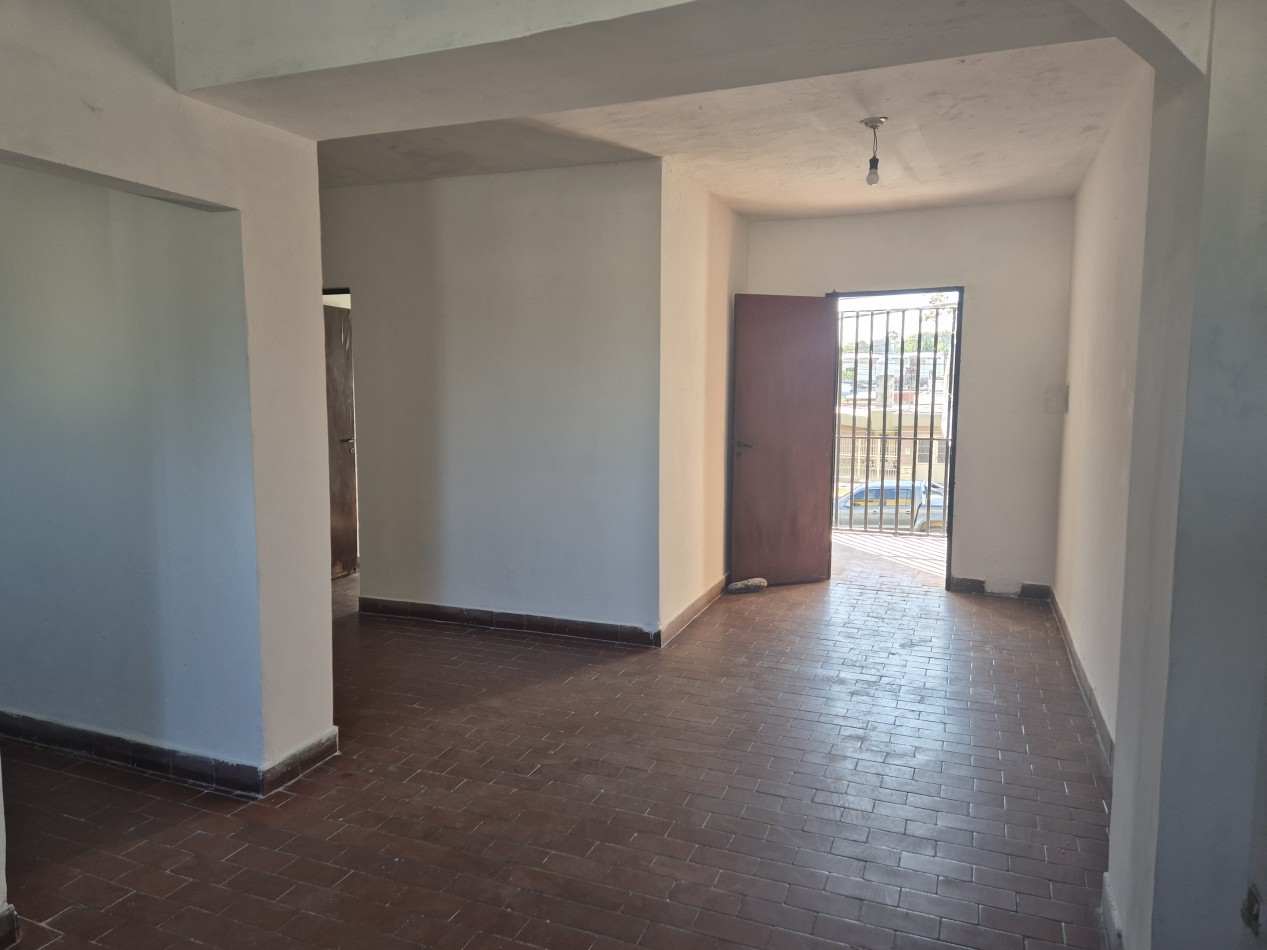 Departamento de tres dormitorios en Avenida Belgrano al 2.800 apto credito 