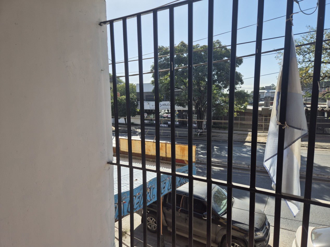 Departamento de tres dormitorios en Avenida Belgrano al 2.800 apto credito 