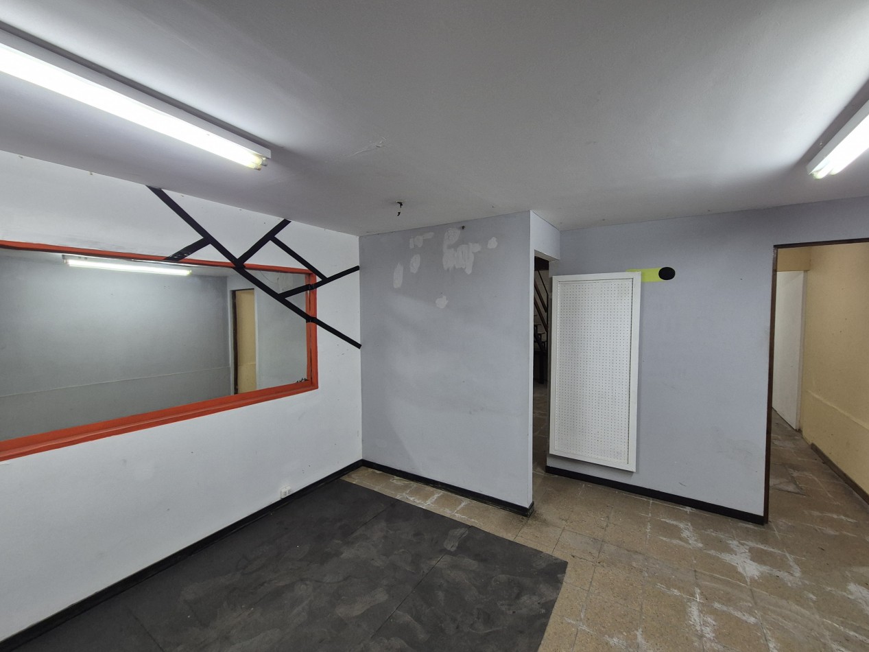 Local comercial en Avenida Mitre al 600 casi esquina Corrientes
