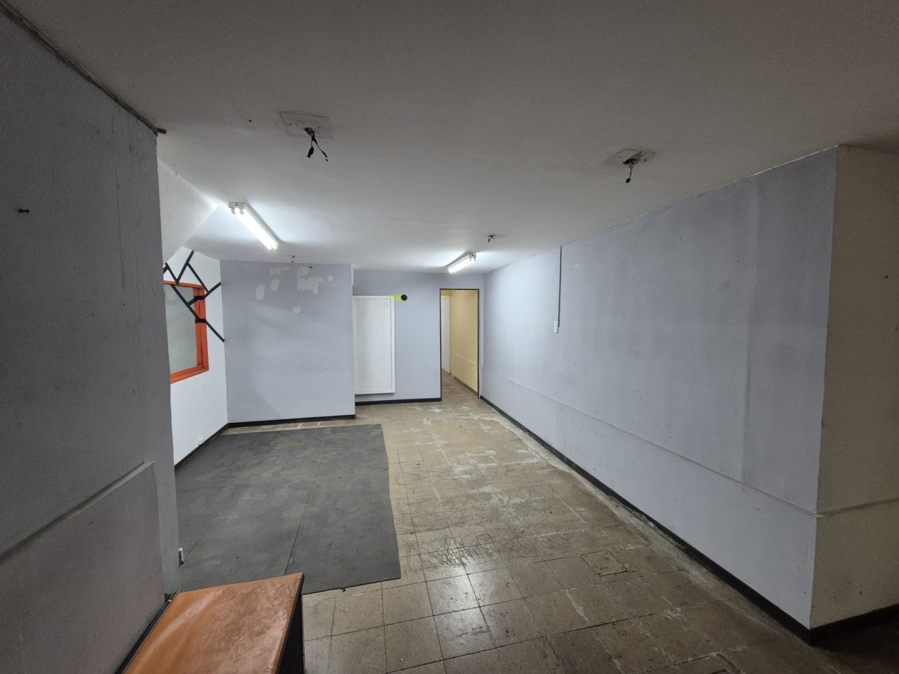 Local comercial en Avenida Mitre al 600 casi esquina Corrientes