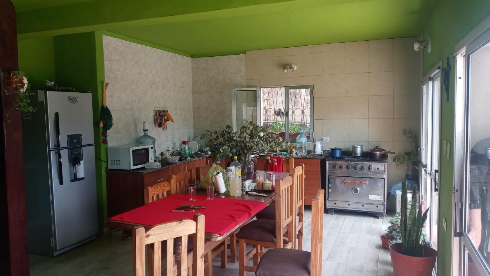 Hospedaje completo funcionando en plena Villa en El Mollar