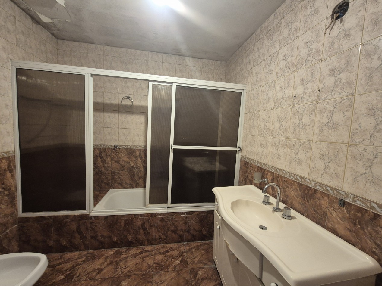 CASA 4 DORMITORIOS PILETA ZONA PARQUE GUILLERMINA