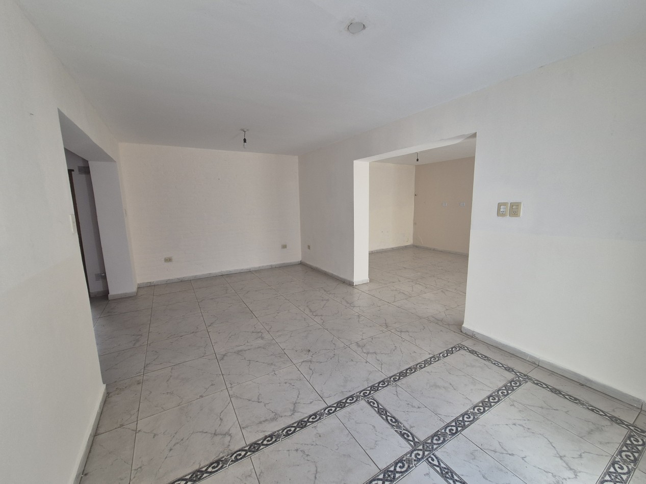 CASA 4 DORMITORIOS PILETA ZONA PARQUE GUILLERMINA