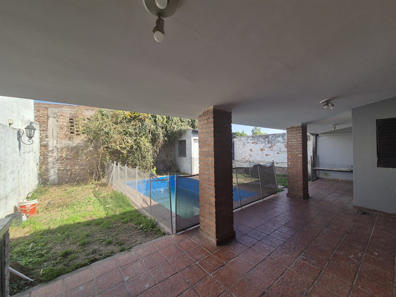 CASA 4 DORMITORIOS PILETA ZONA PARQUE GUILLERMINA