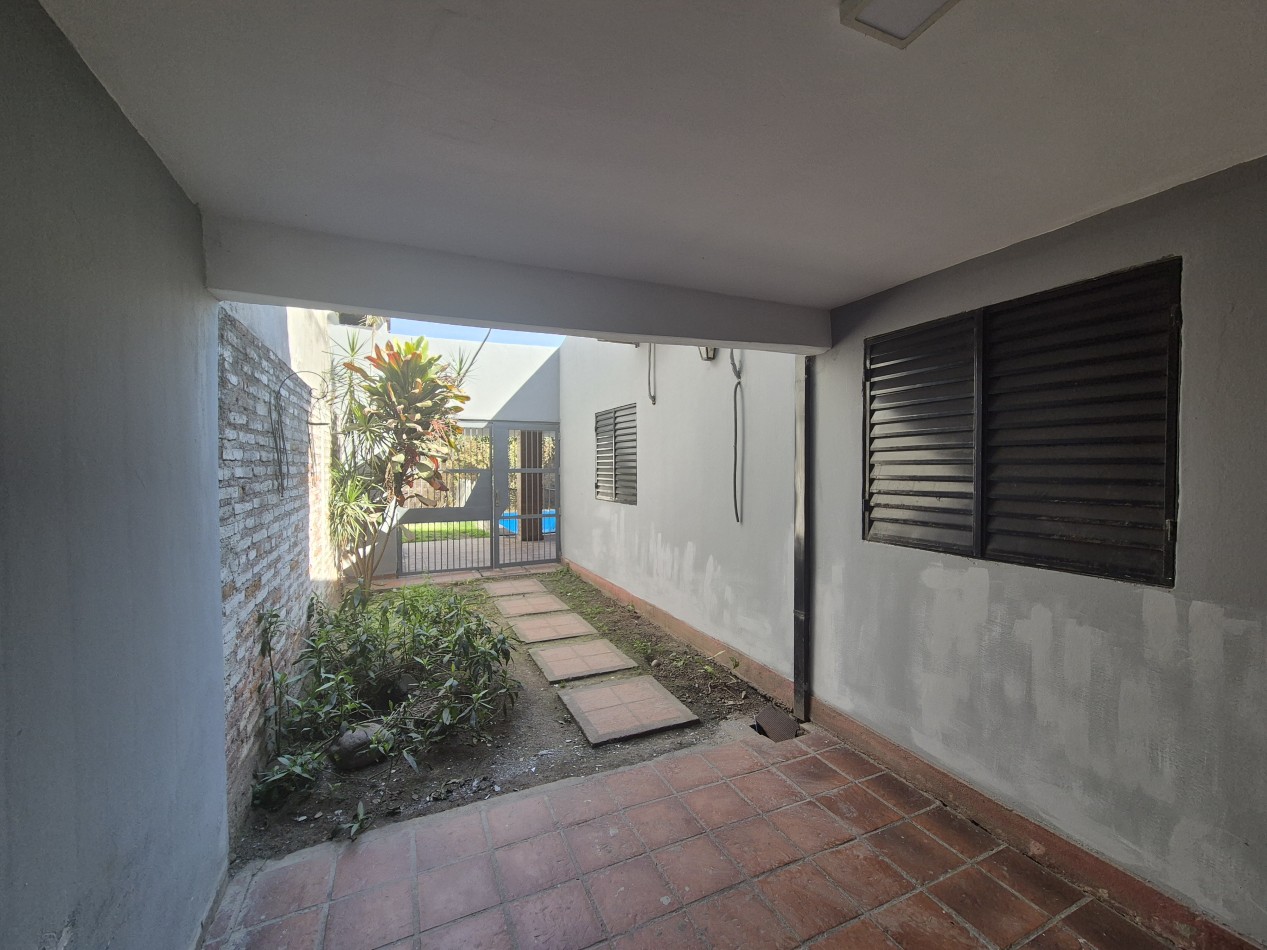 CASA 4 DORMITORIOS PILETA ZONA PARQUE GUILLERMINA
