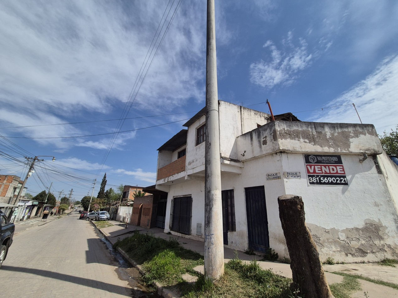 CASA ESQUINA DE DOS PLANTAS EN BARRIO EL SOL LAS TALITAS EN LOS LAPACHOS Y LAS ACACIAS