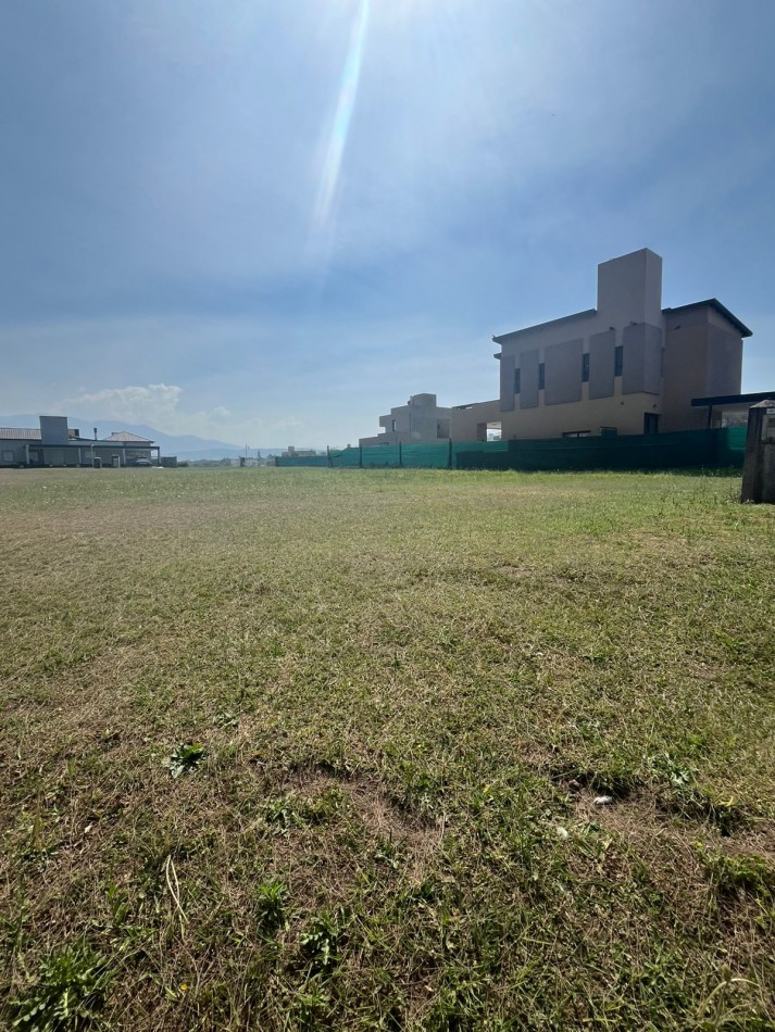 HERMOSO LOTE EN COUNTRY PRADERAS DEL NOGAL EN LOS NOGALES