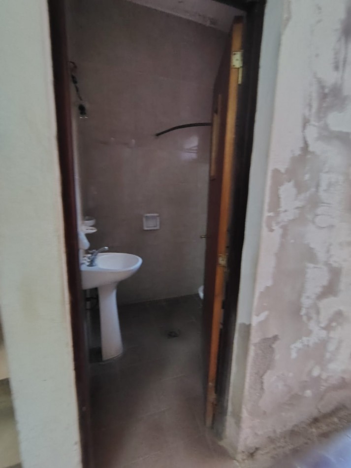 CASA A REMODELAR EN PASAJE ALMIRANTE BROWN 1.427