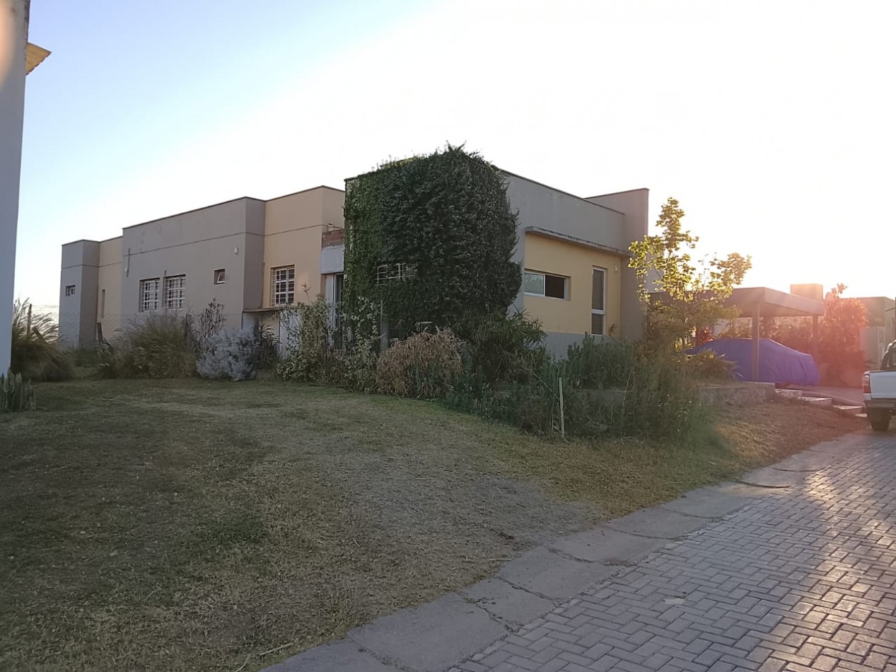 CASA DE 4D CON PILETA EN BARRIO CERRADO FINCAS DEL MANANTIAL EN LA RINCONADA APTA CREDITO