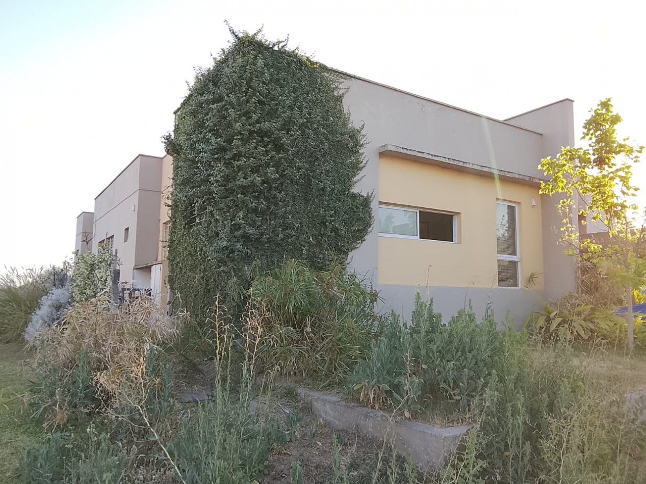 CASA DE 4D CON PILETA EN BARRIO CERRADO FINCAS DEL MANANTIAL EN LA RINCONADA APTA CREDITO