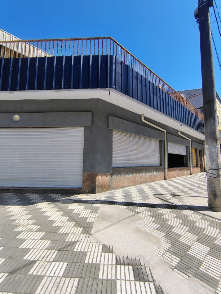 HERMOSO LOCAL ESQUINA EN RIVADAVIA Y PERU DE 200 M2 