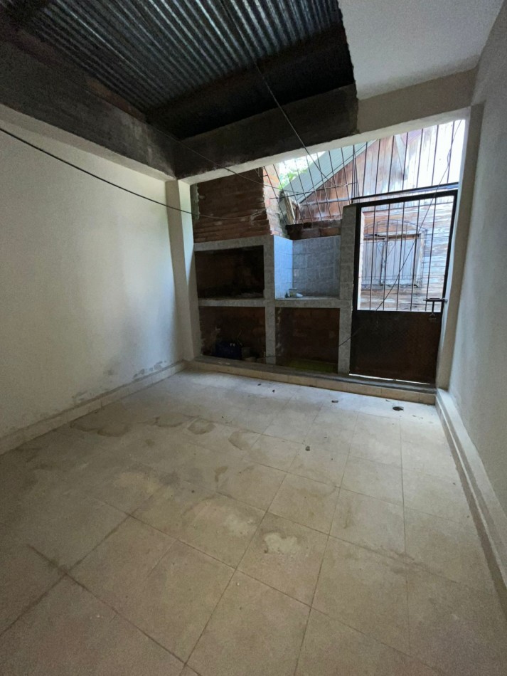 CASA EN VILLA MARIANO MORENO EN CALLE 7 581 ENTRE 14 Y 16 OPORTUNIDAD