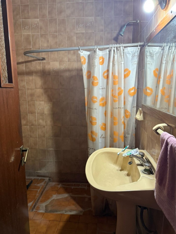 CASA DE DOS PLANTAS EN MARCOS PAZ AL 2200 APTA CREDITO 